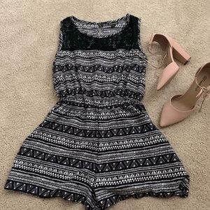 ♦️SOLD♦️Black and white romper